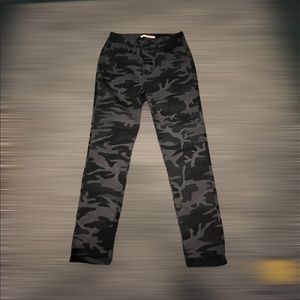 Black and gray Levi 721 camo jeans